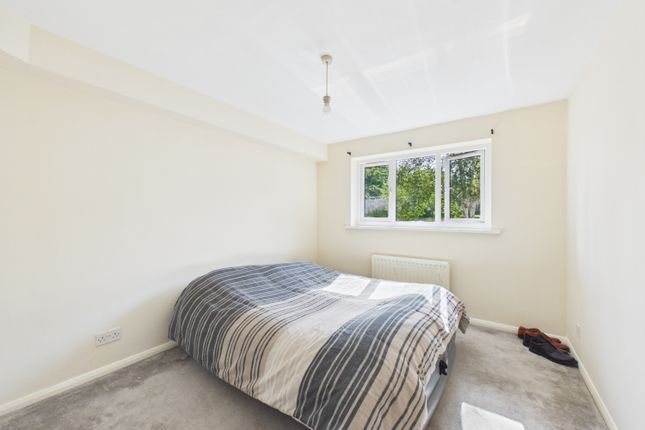 5, Two Ways Court Petersfield Road, Bordon photo 2