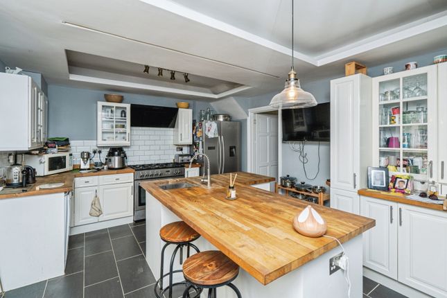 67, Oakfields, Surrey photo 2