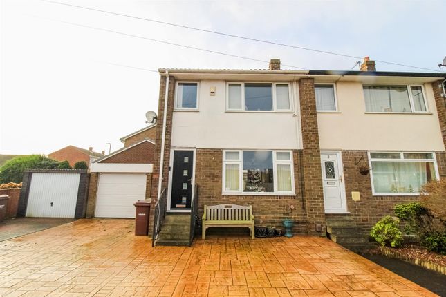 Thumbnail Town house for sale in Westfield Crescent, Ossett