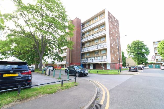 Thumbnail Flat for sale in Gilpin Crescent, London