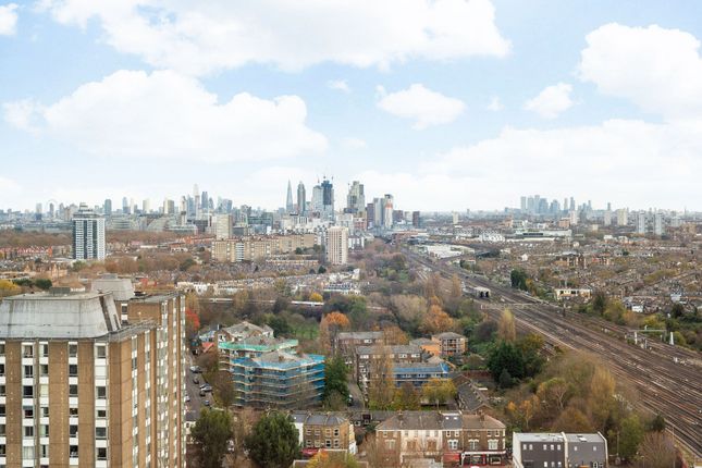Flat for sale in Apartment, Duval House, Grant Road, London