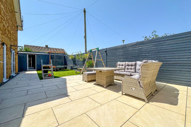 19 Heathfield Close, North Petherton, Somerset photo 2