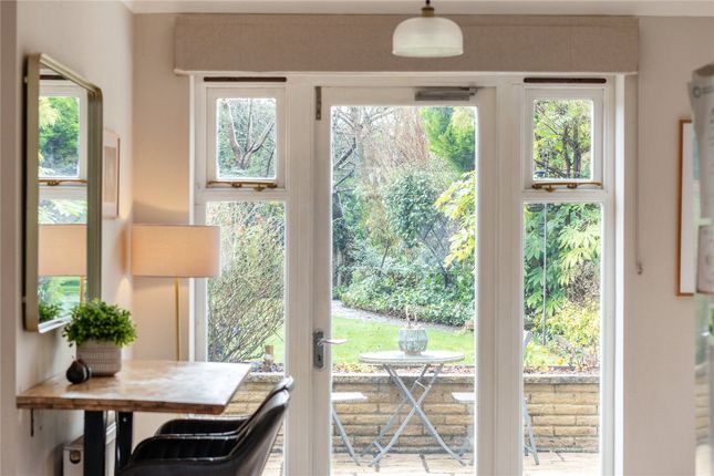 7, Hawkes Leap, Surrey photo 4
