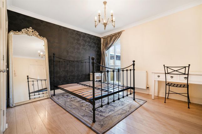 Flat for sale in New Road, Ascot
