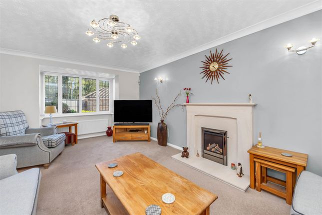 11, Thistledown Drive, Bury St. Edmunds photo 2