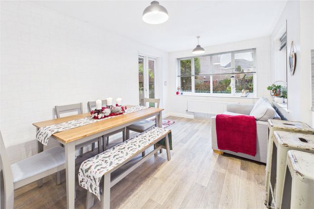 6, Woodavon Gardens, Berkshire photo 4