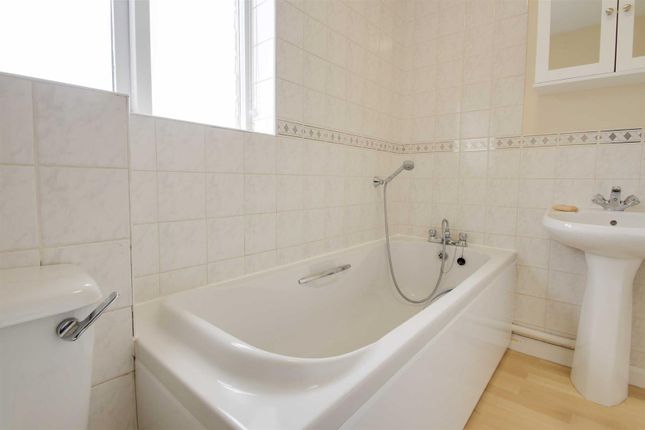 21, Trentishoe Crescent, Milton Keynes photo 4