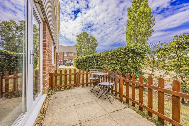 52, Priors Orchard, Emsworth photo 2