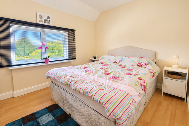 Flat 13, The Old School House, Evesham photo 4