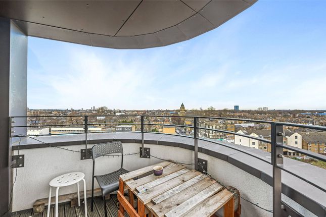 Flat for sale in Kinetica Apartments, Hackney, London