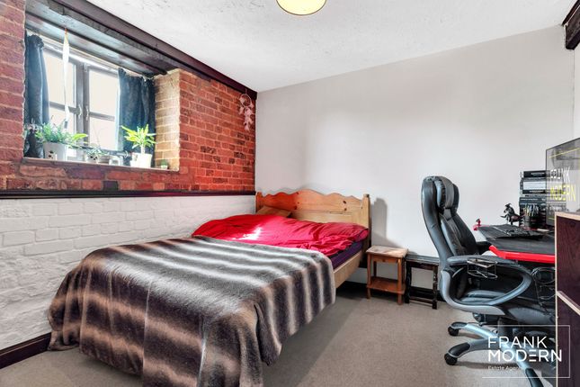 6 Garners Wharf West Bank, Spalding photo 3