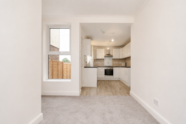 42, Russell Rise, LUTON photo 5
