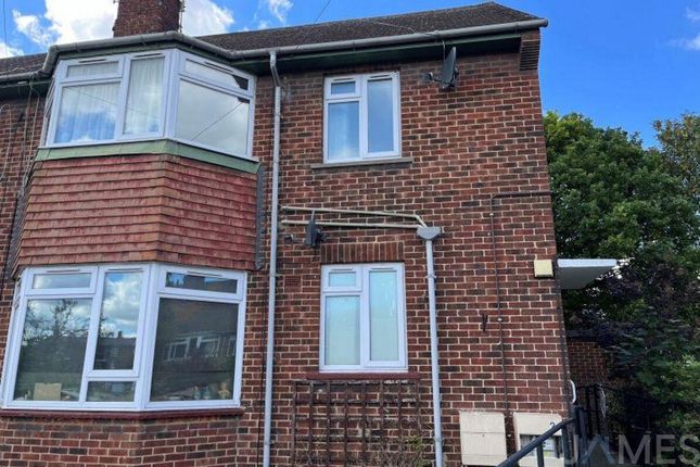 4, Blake Gardens, Dartford photo 4