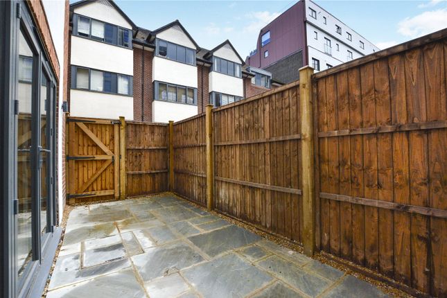 Flat 1,, Magnolia House, West Byfleet photo 4