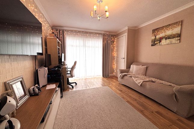 78 Earlston Crescent, Coatbridge photo 4