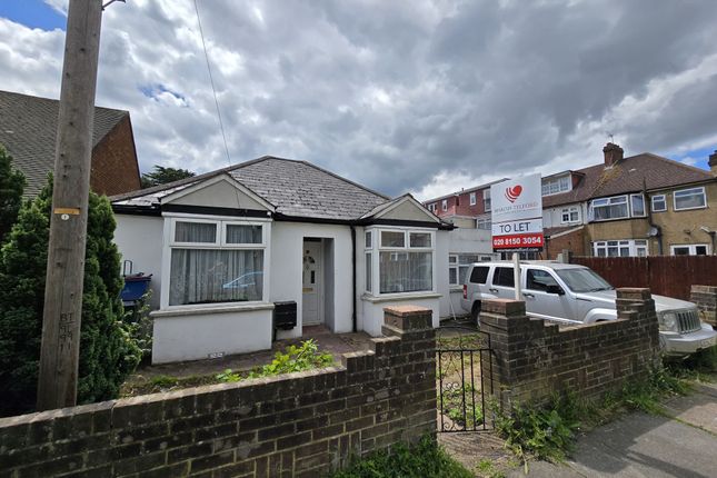 Thumbnail Bungalow to rent in Harte Road, Hounslow
