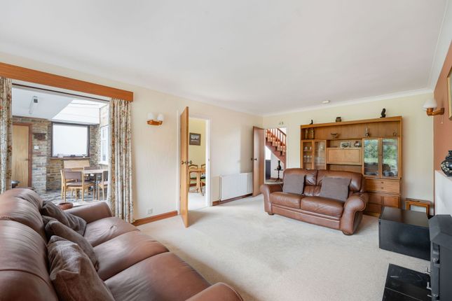 24, Hale Pit Road, Leatherhead photo 4