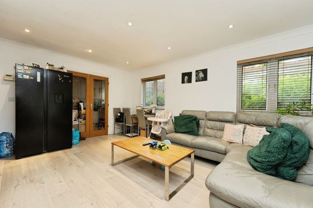 Flat 1, Metropolitan Place, 80, Rickmansworth Road, Watford photo 2