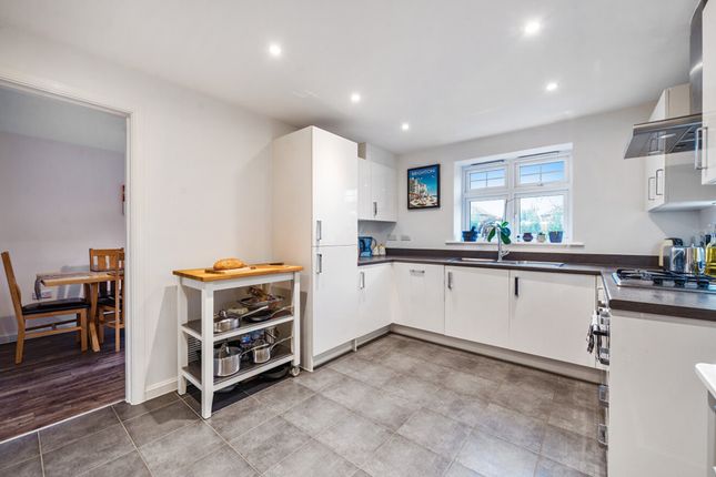 12, Eamer Crescent, Berkshire photo 4