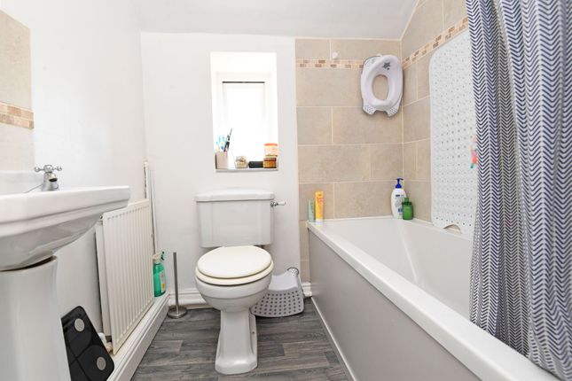 Flat 5, 19 Harlow Moor Drive, Harrogate photo 4