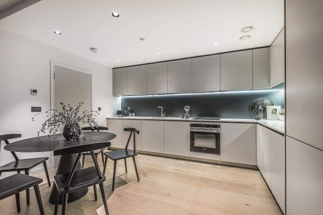 End terrace house for sale in Fulham Road, London