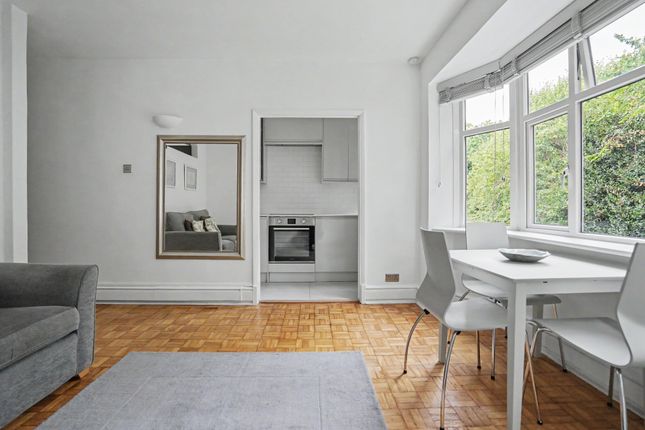 Flat 12, London photo 4