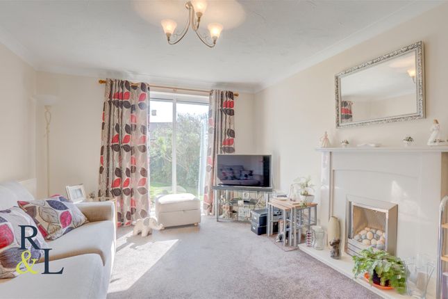 62, Orchard Way, Swadlincote photo 4