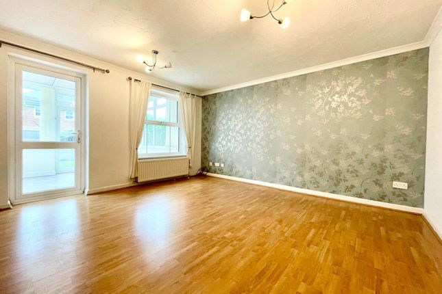 43, Donaldson Way, Reading photo 2