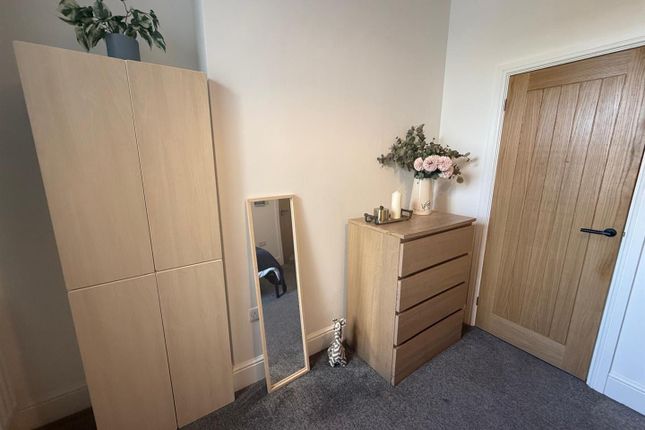 Room 2, 31, West Hill Drive, Mansfield photo 3
