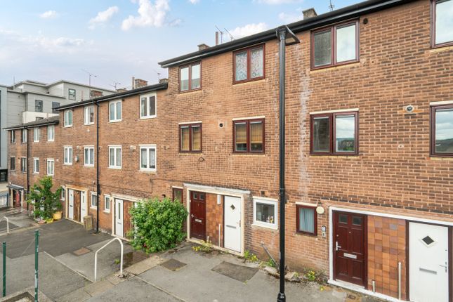 3-bed flat on 65a, St Georges Close, South Yorkshire, £90,000