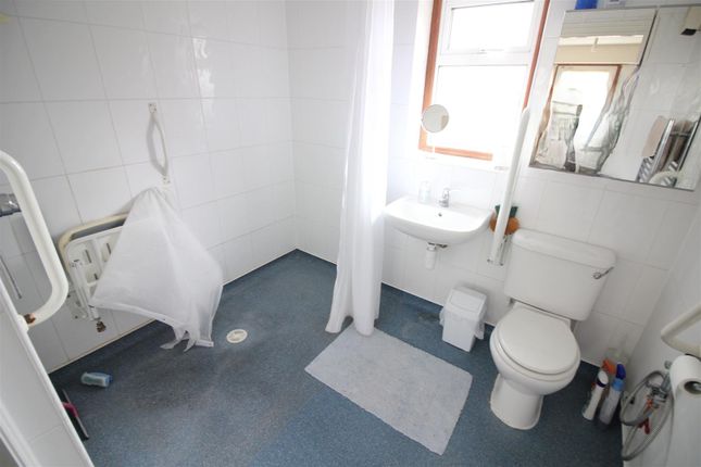 2224f, Magdala Road, Isleworth photo 2