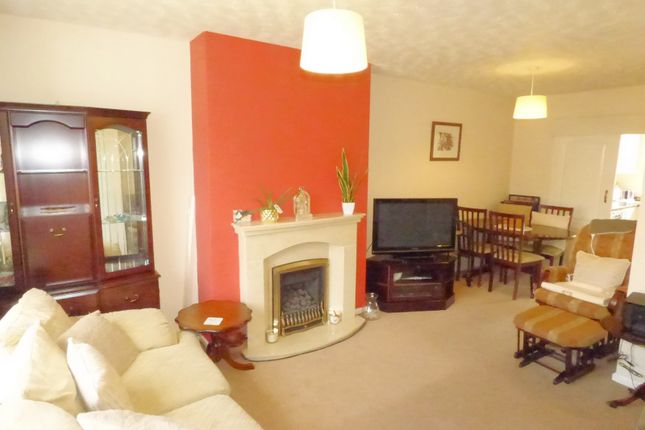 4, Malmesbury Close, Leeds photo 2