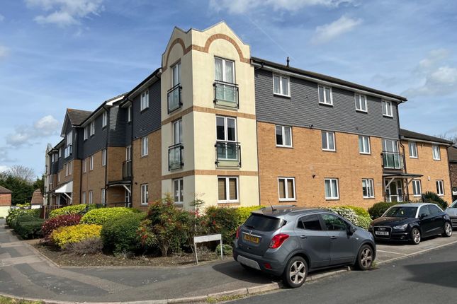 Thumbnail Flat for sale in Wapshott Road, Staines