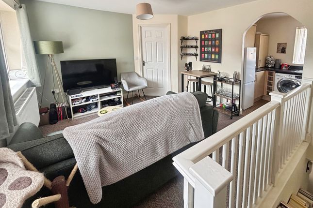 13, Spire Close, Lincoln photo 2