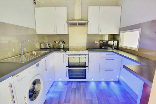 173E, Farriers Court, Watford photo 4