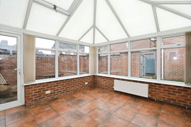 32, Cricklewood Drive, Stoke-on-Trent photo 4