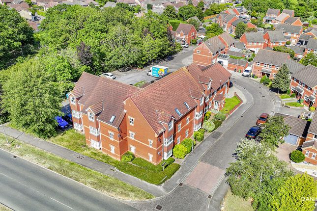 2-bed flat on 35, Northampton Grove, Basildon, £230,000