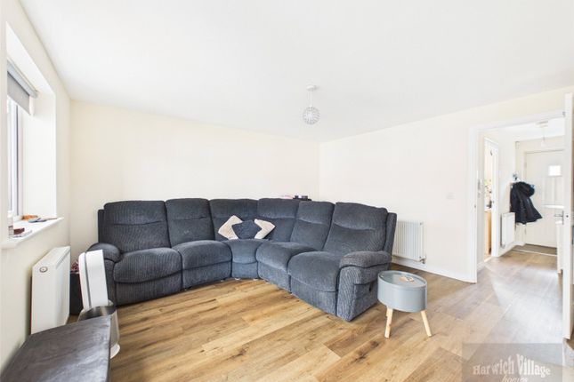 121, Heron Way, Essex photo 3