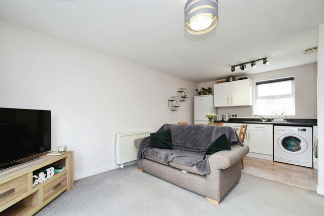 Flat for sale in Nuthatch Road, Calne