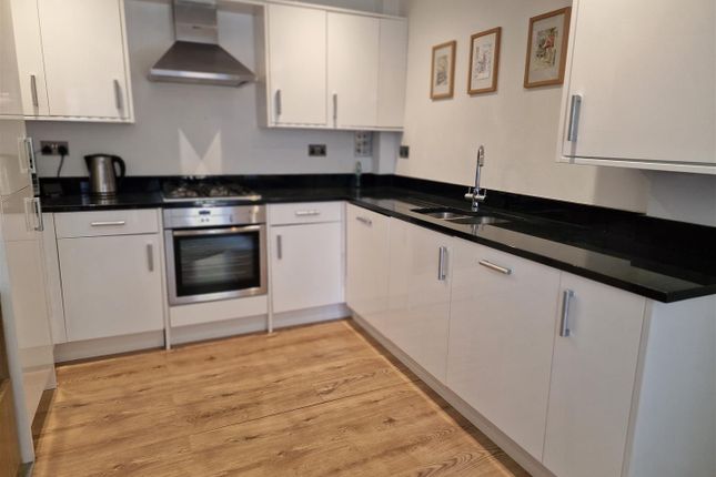 Flat 4 Stansfield Court,, 43 Newark Lane,, Ripley photo 3
