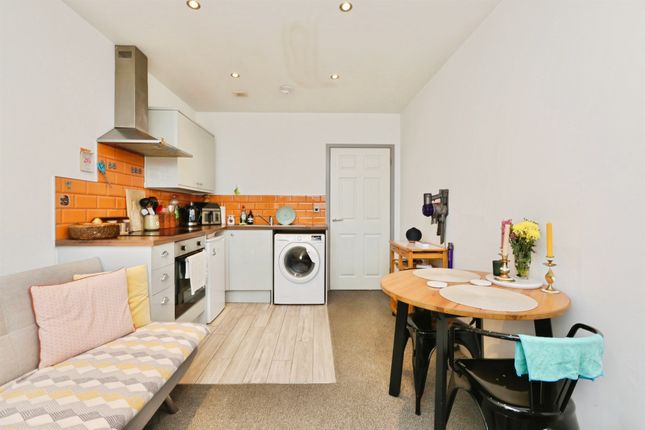 Apartment 401, St. Peters House, Princes Street, DONCASTER photo 4