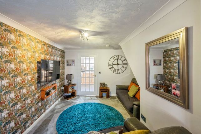 20, Annie Senior Gardens, Rotherham photo 4