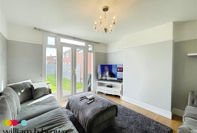 38, St Georges Avenue, Essex photo 2