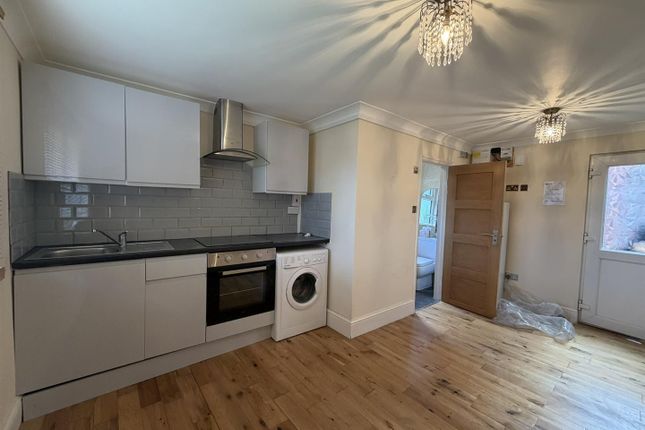 89, Hay Lane, London photo 2