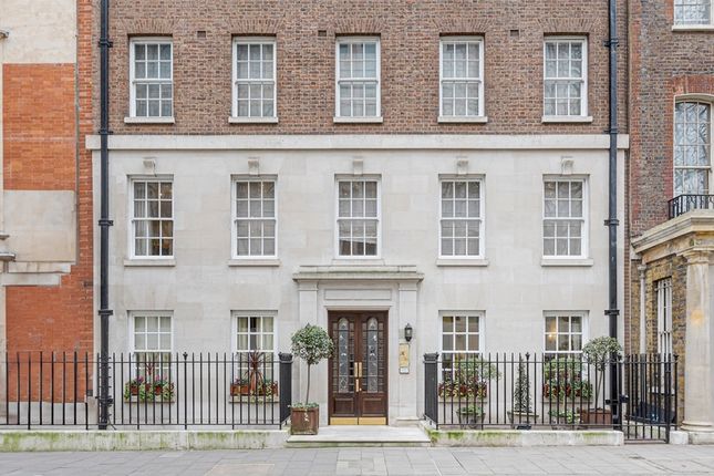 Flat for sale in Upper Grosvenor Street, London