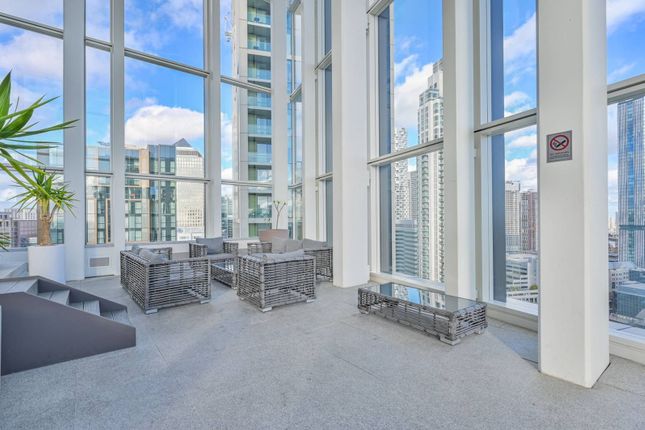 Flat for sale in Duckman Tower, Lincoln Plaza, Canary Wharf, London