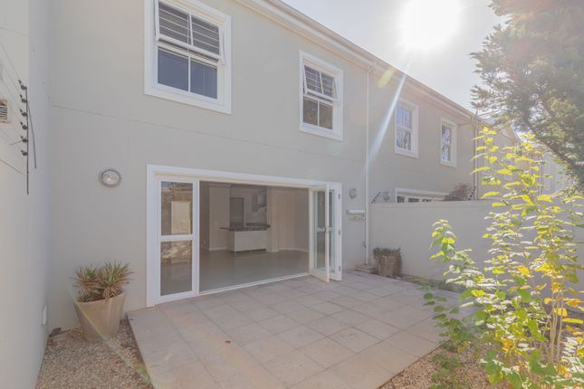 Town house for sale in Yellow Wood Manor, Indian Road, Kenilworth, Cape Town, Western Cape, South Africa