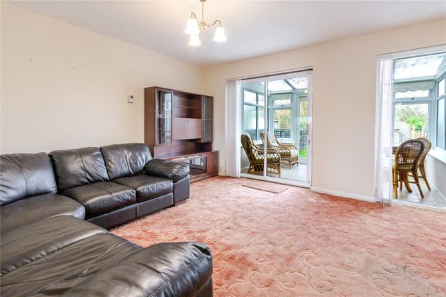 18, Peerless Drive, Uxbridge photo 2