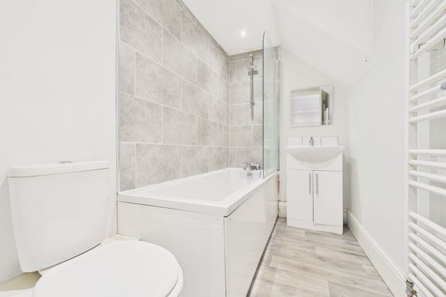 8 Fullerton Place, Gateshead photo 3