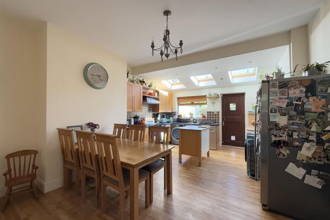18, Calland Avenue, Hyde photo 3